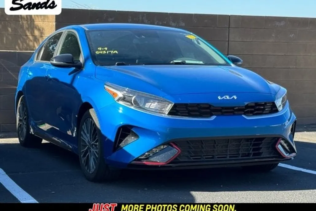 2023 Kia Forte GT-Line photo 1