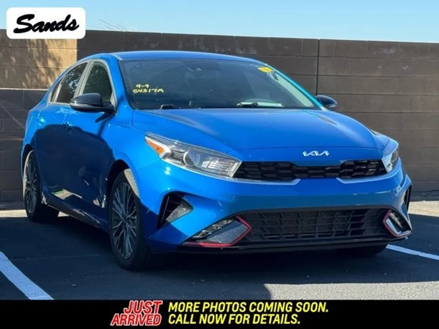2023 Kia Forte GT-Line photo 1