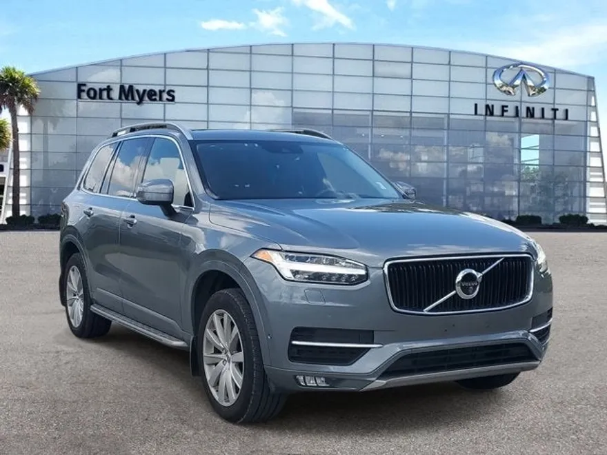 2019 Volvo XC90 T6 Momentum photo 1