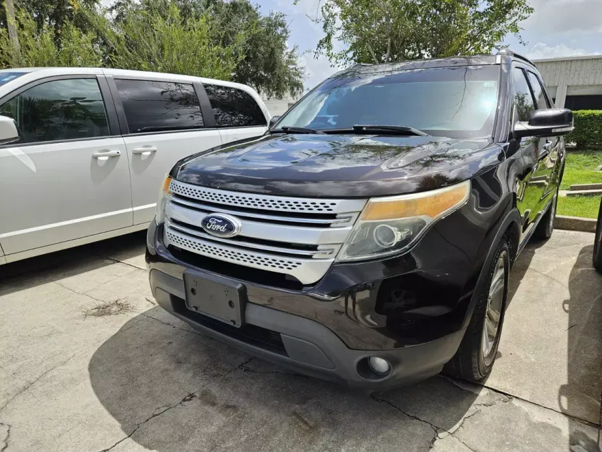 2013 Ford Explorer XLT photo 1