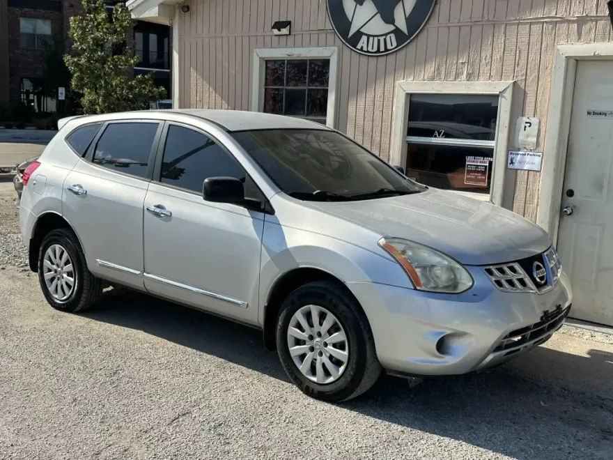 2013 Nissan Rogue S photo 1