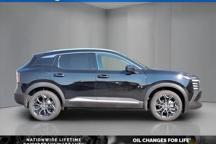 2025 Nissan Kicks SR photo 1