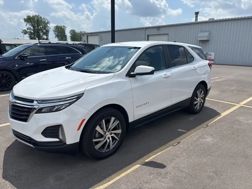 2022 Chevrolet Equinox LT photo 1