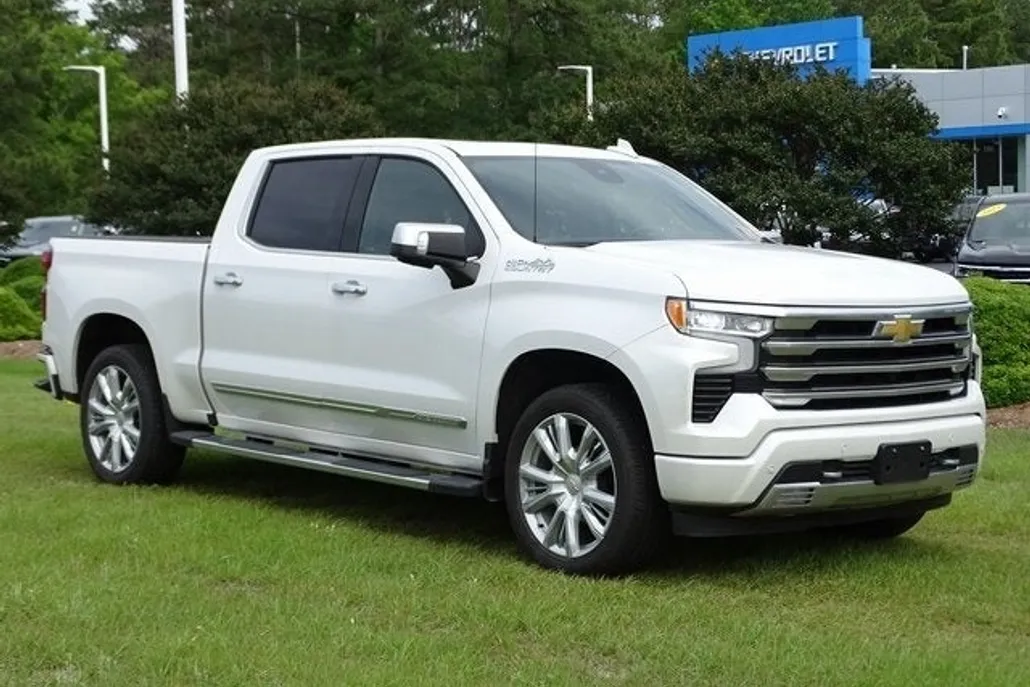 2024 Chevrolet Silverado 1500 High Country photo 1