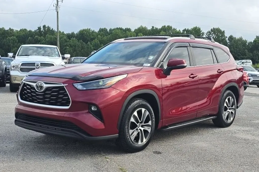 2023 Toyota Highlander L photo 1