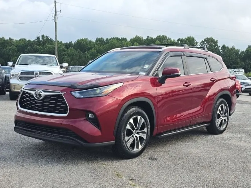 2023 Toyota Highlander L photo 1