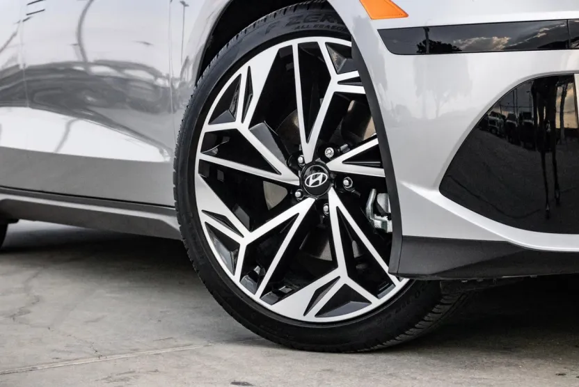 2025 Hyundai Ioniq 6 SEL photo 1