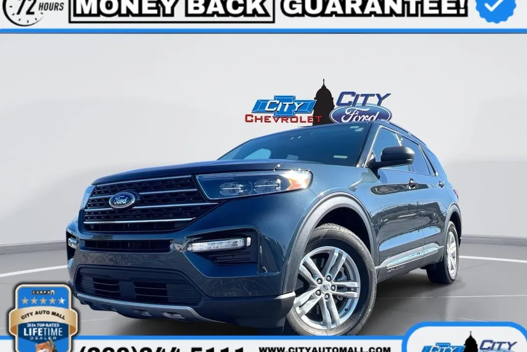 2023 Ford Explorer XLT photo 1