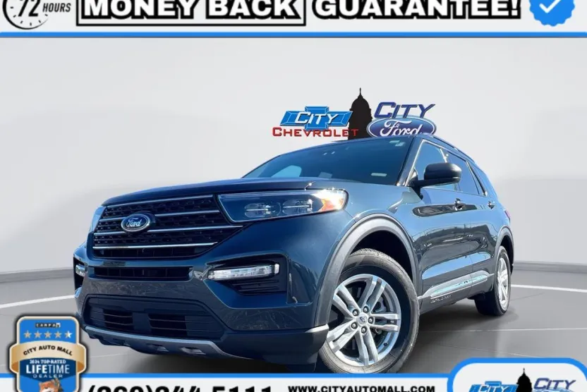2023 Ford Explorer XLT photo 1