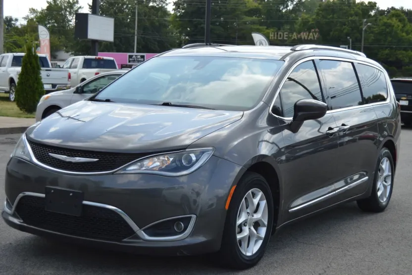 2018 Chrysler Pacifica Touring L photo 1