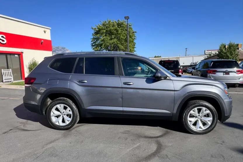2018 Volkswagen Atlas Launch Edition photo 1