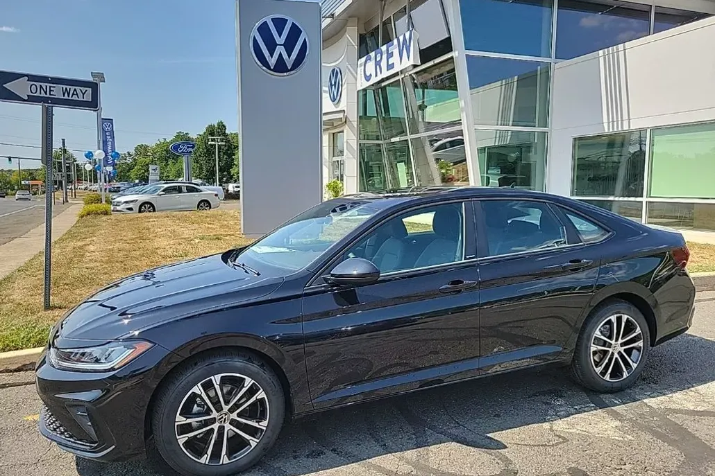 2025 Volkswagen Jetta 1.5T Sport photo 1