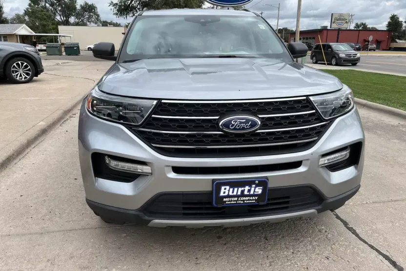 2022 Ford Explorer XLT photo 1