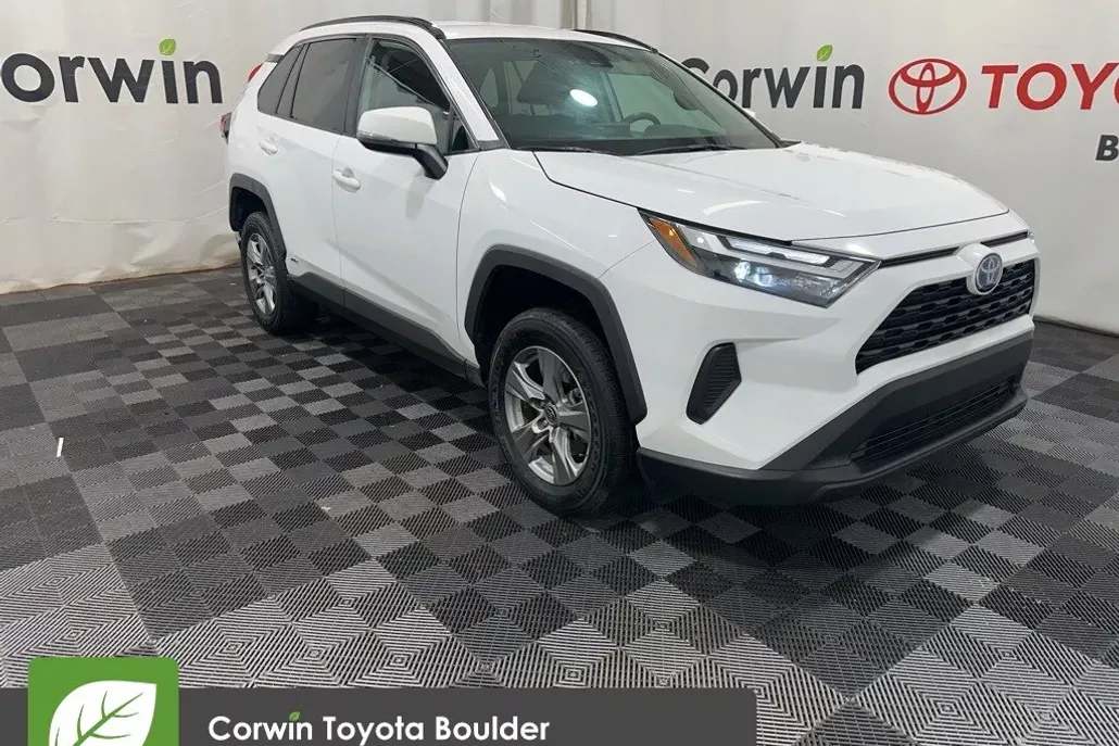2024 Toyota RAV4 Hybrid XLE photo 1