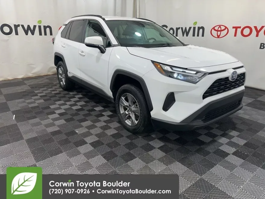 2024 Toyota RAV4 Hybrid XLE photo 1