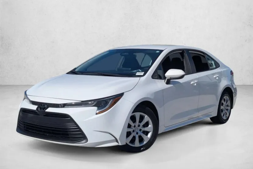 2023 Toyota Corolla LE photo 1