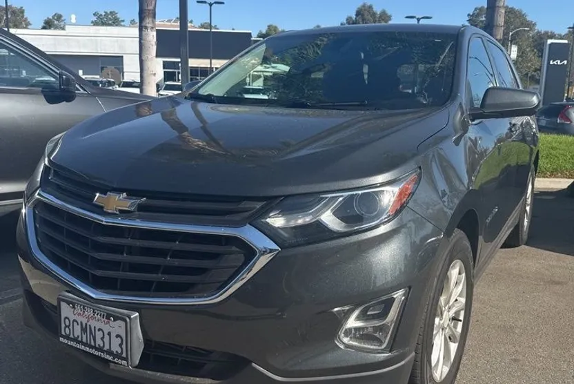 2018 Chevrolet Equinox LT photo 1