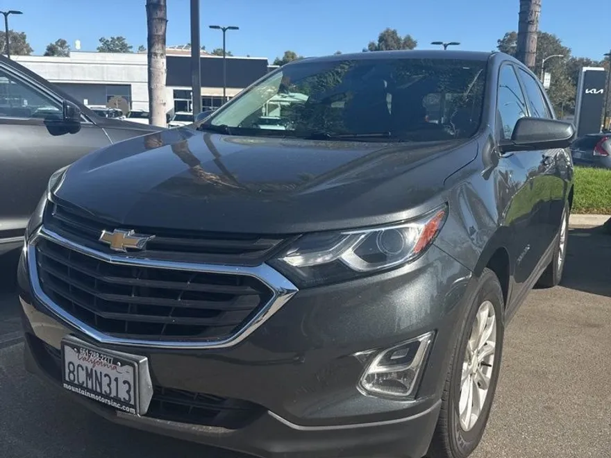 2018 Chevrolet Equinox LT photo 1