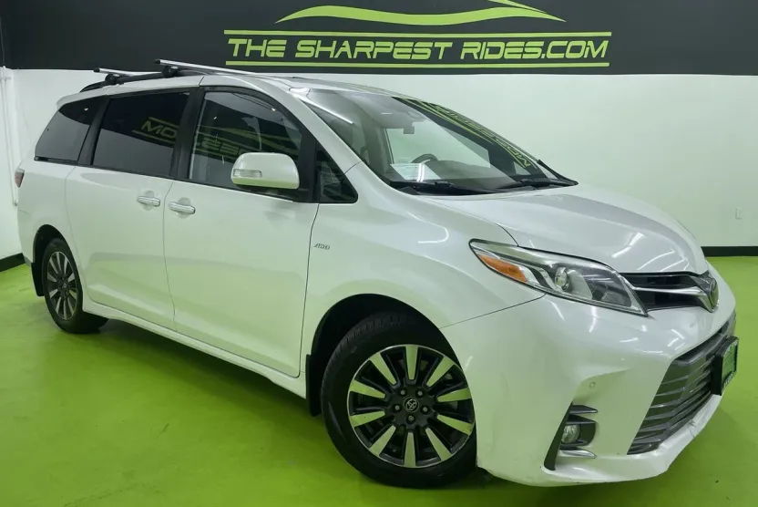 2019 Toyota Sienna Limited Premium photo 1
