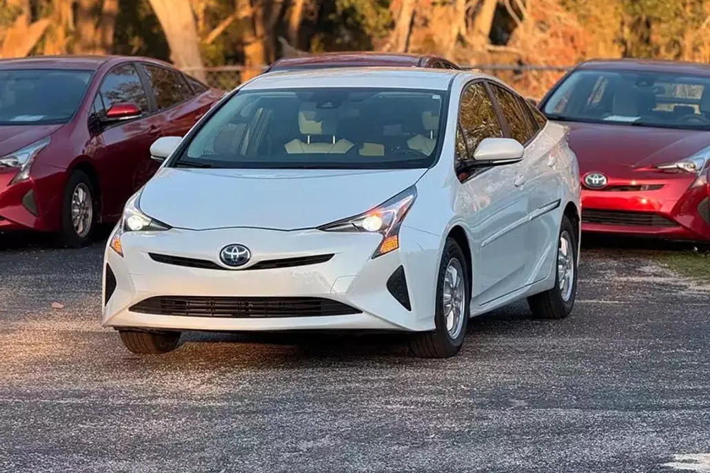 2017 Toyota Prius Two Eco photo 1