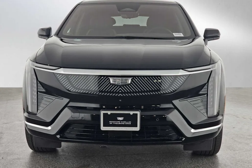 2025 Cadillac Optiq Luxury photo 1