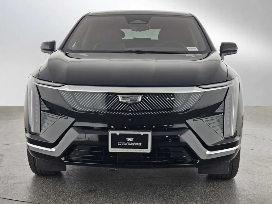 2025 Cadillac Optiq Luxury photo 1