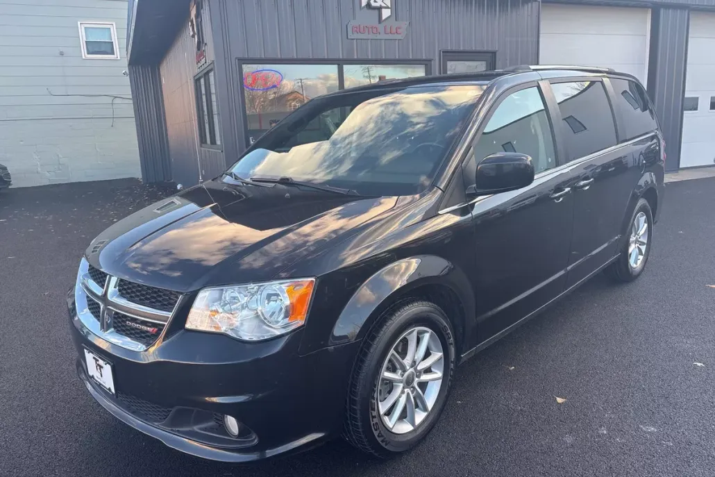 2019 Dodge Grand Caravan SXT photo 1