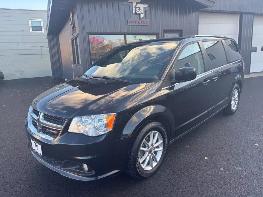 2019 Dodge Grand Caravan SXT photo 1