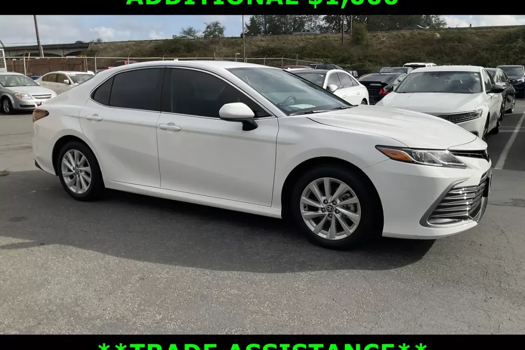 2024 Toyota Camry LE photo 1