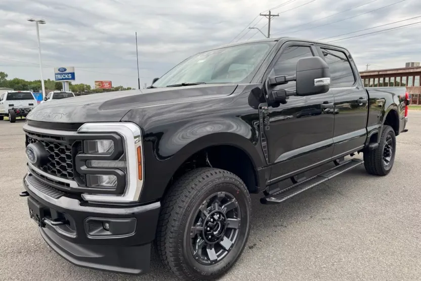 2025 Ford F-250 XL photo 1
