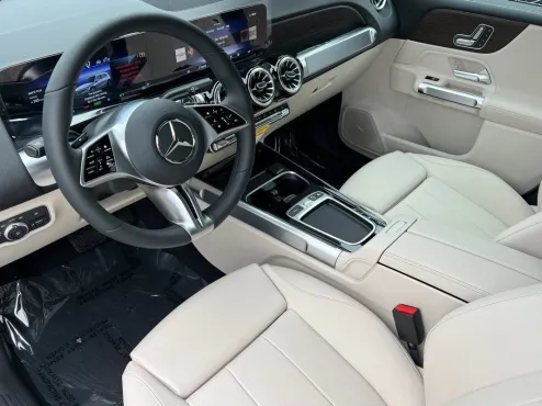 2025 Mercedes Benz EQB 250+ photo 4
