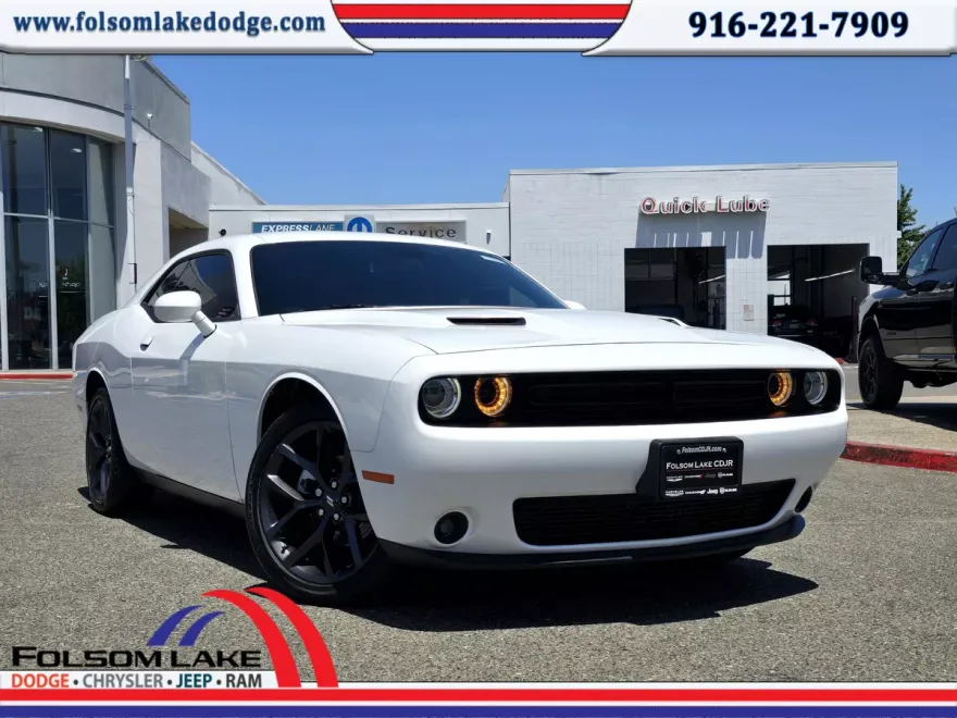 2021 Dodge Challenger SXT photo 1
