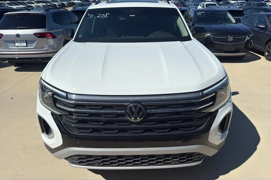 2024 Volkswagen Atlas Peak Edition SE Technology photo 1