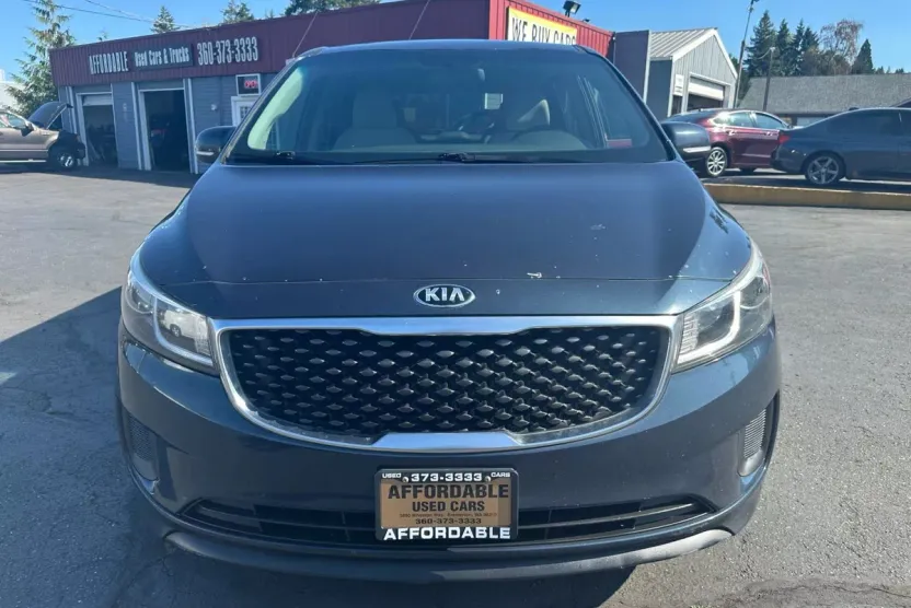 2016 Kia Sedona LX photo 1