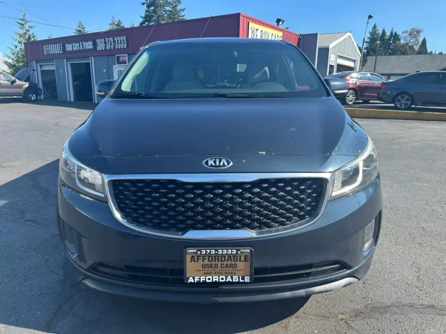2016 Kia Sedona LX photo 1