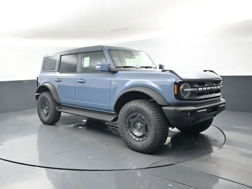 2025 Ford Bronco Outer Banks photo 1