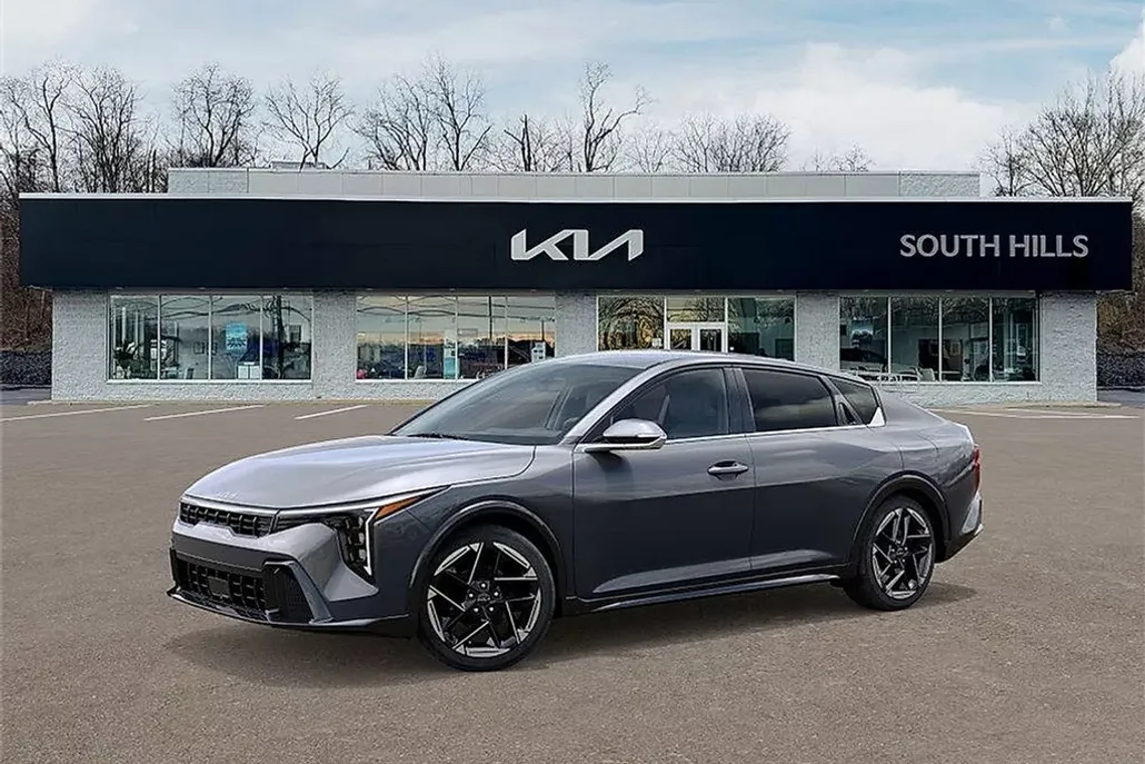 2025 Kia K4 GT-Line photo 1