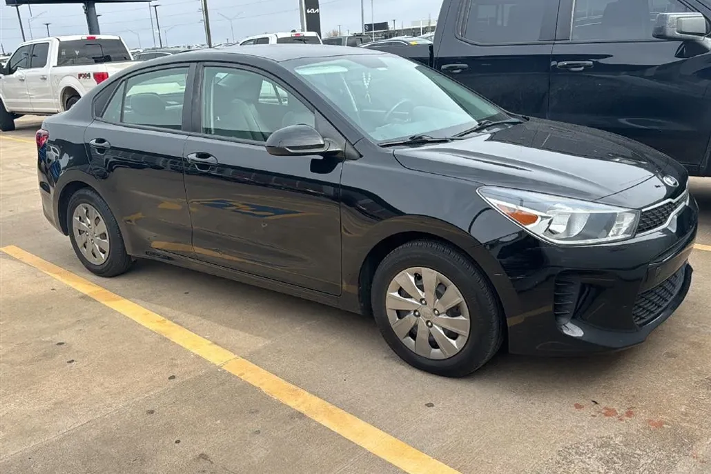 2020 Kia Rio photo 1