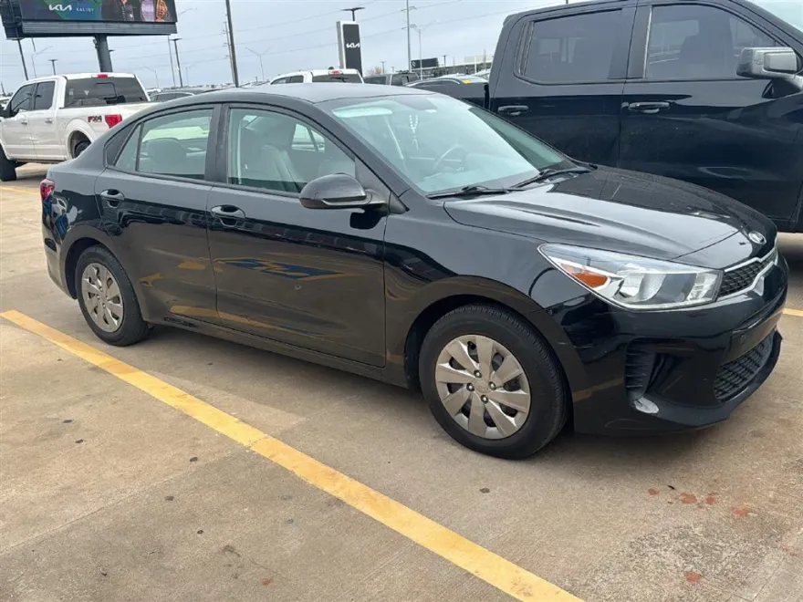 2020 Kia Rio photo 1