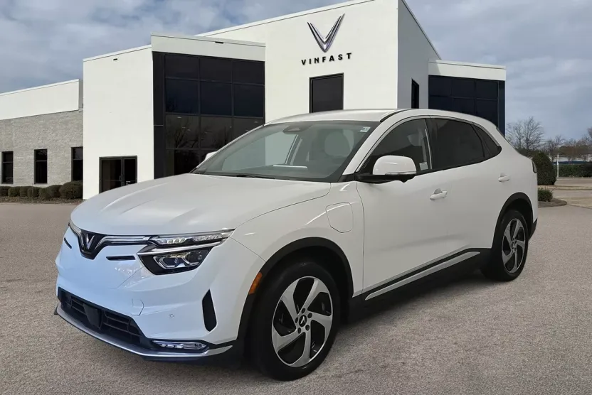 2025 Vinfast VF 8 8 photo 1
