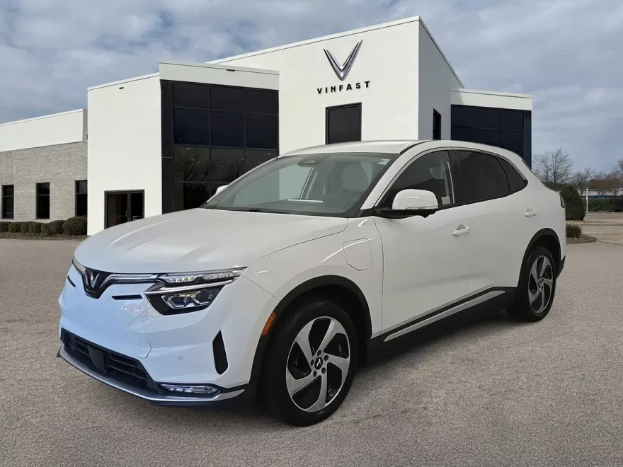 2025 Vinfast VF 8 8 photo 1