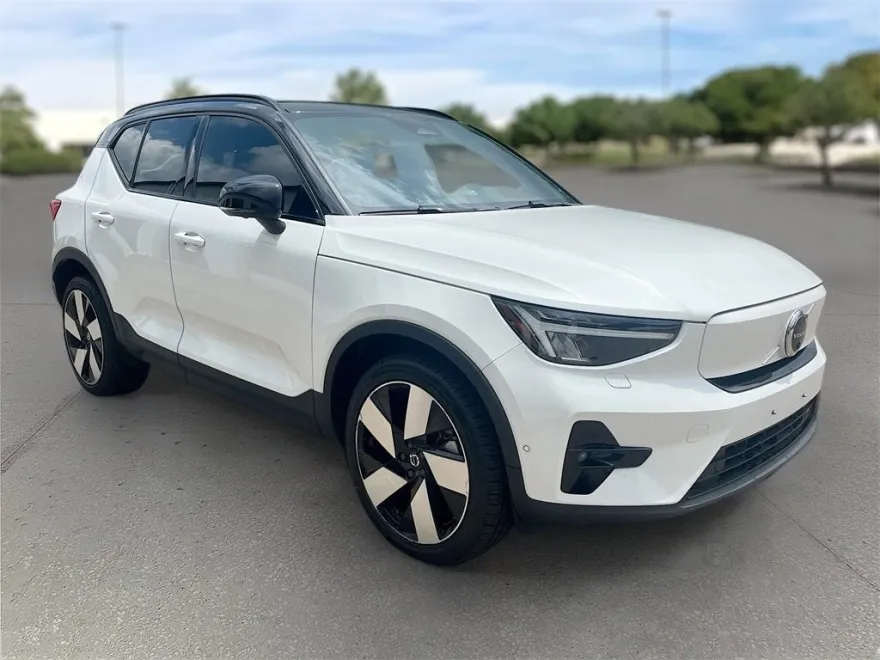 2023 Volvo XC40 Recharge Ultimate photo 1