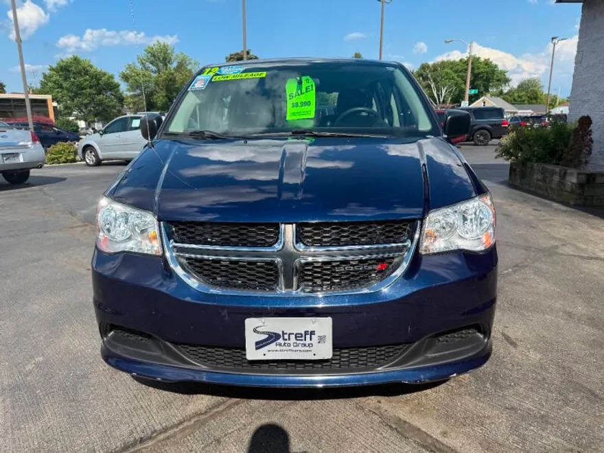 2012 Dodge Grand Caravan SE photo 1