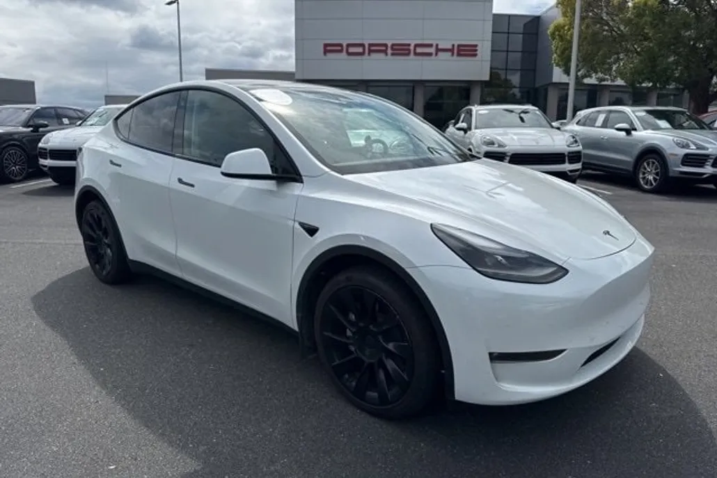 2023 Tesla Model Y Long Range photo 1