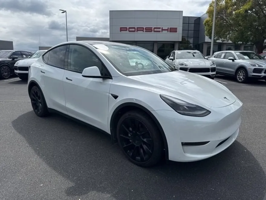 2023 Tesla Model Y Long Range photo 1