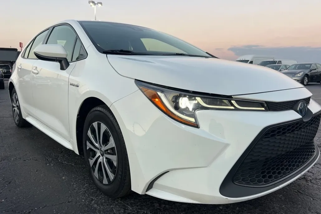 2021 Toyota Corolla LE Hybrid photo 1