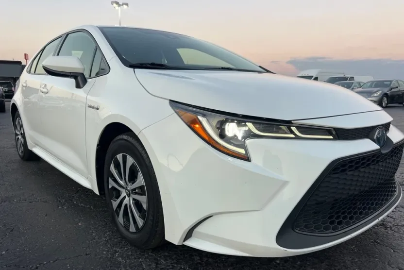 2021 Toyota Corolla LE Hybrid photo 1