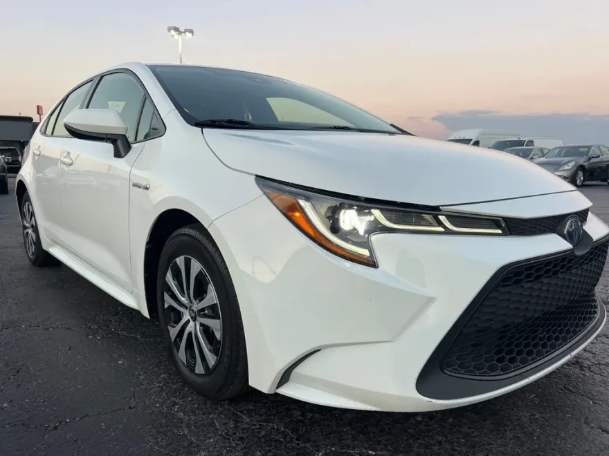2021 Toyota Corolla LE Hybrid photo 1