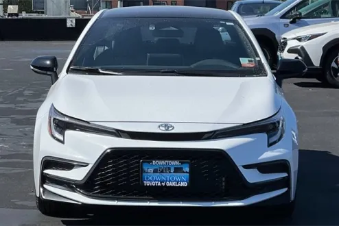 2025 Toyota Corolla LE photo 3