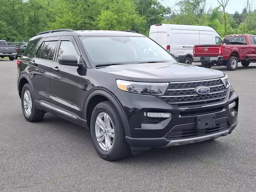 2022 Ford Explorer XLT photo 1